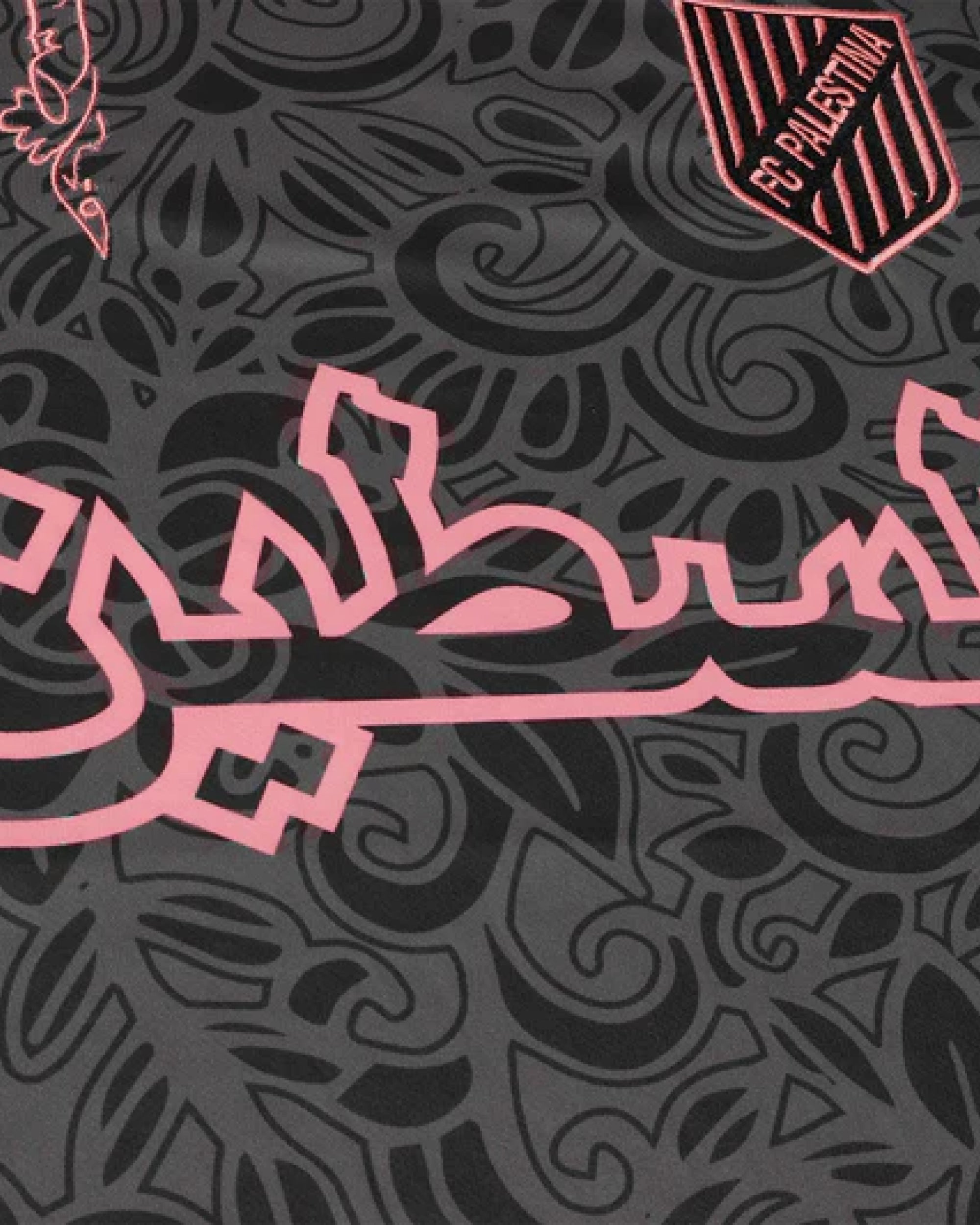 Calligraphie arabe rose maillot palestine noir et rose détail écusson FC Palestina broderie qualité